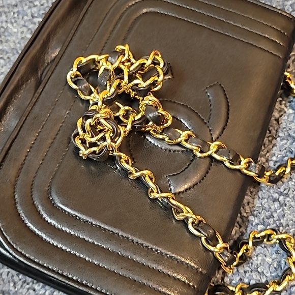 Chanel Vintage  Black Shoulder Bag with Gold Chain - Picture 11 of 12